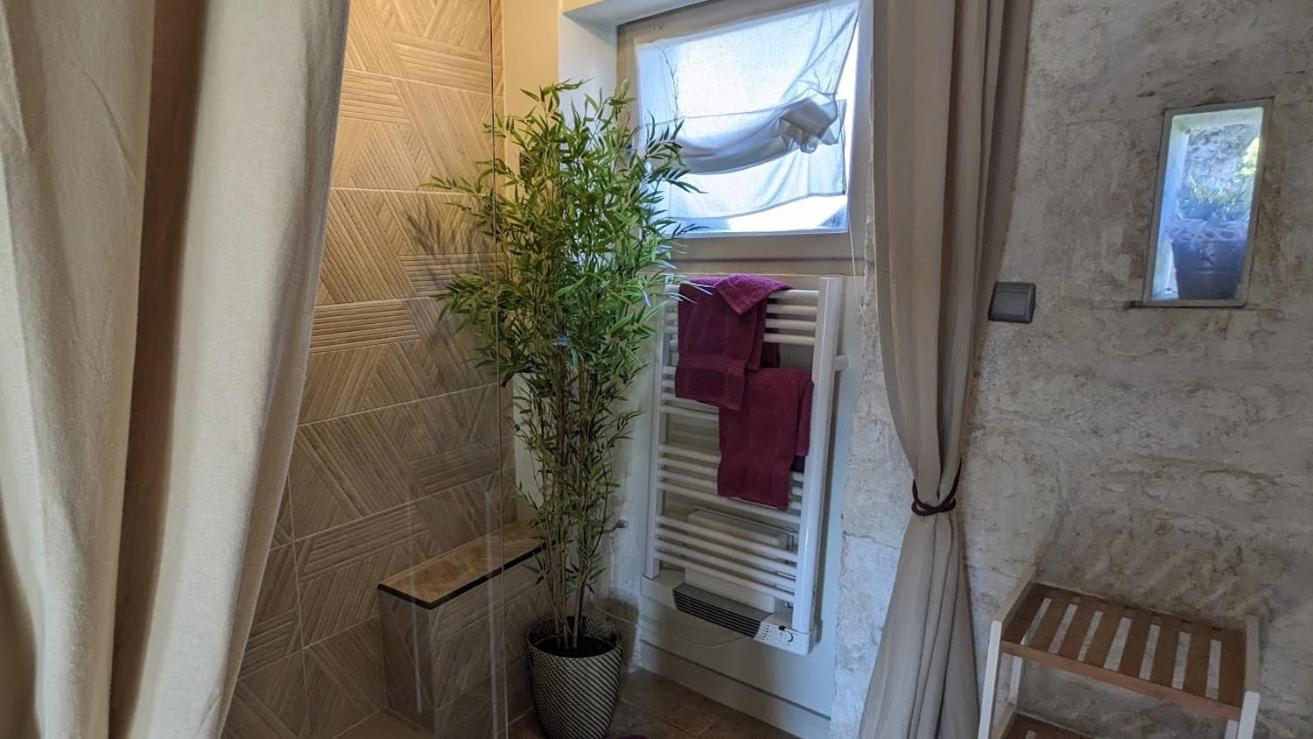 Hotel Domaine Les Feuillants Crouzilles Habitación foto